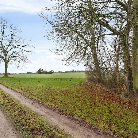 Hébergement de vacances Countryside With Great Fishing Options *